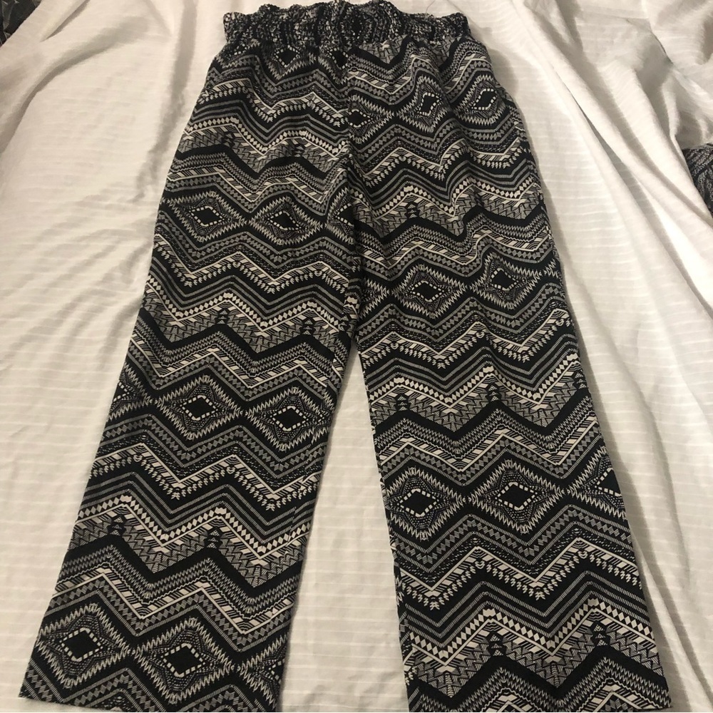Spacegirlz elastic waist lounge pants joggers lightweight Black White Sharks 2X